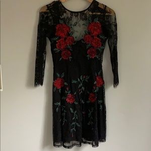Express lace dress with floral details